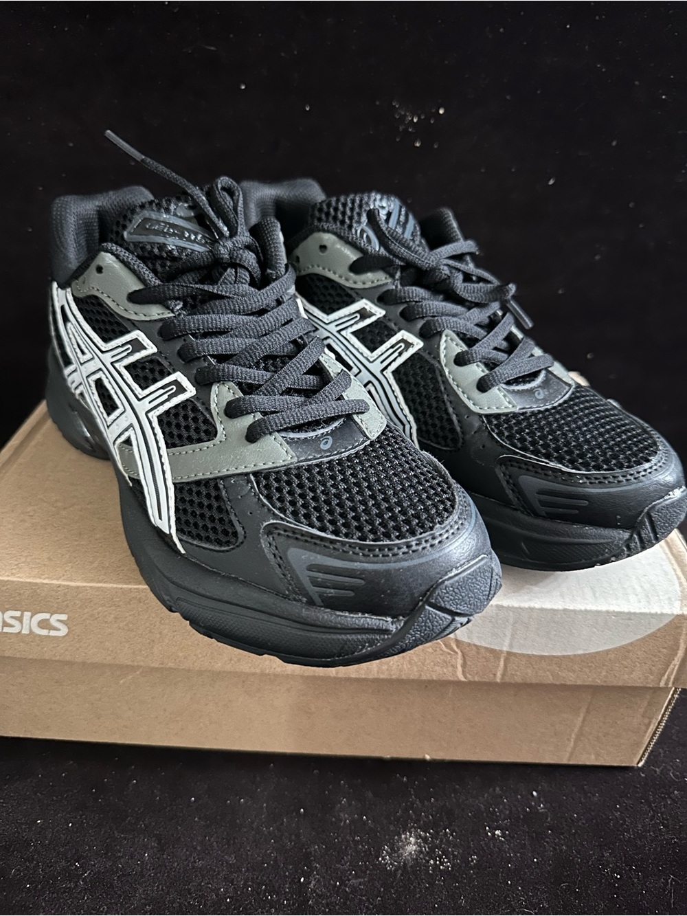 ASICS GEL-1130 Black Pure Silver Metallic Sneakers Men’s 7 / Women’s 8.5
